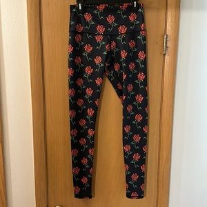Into the AM Women’s Rose Floral Print Leggings Black Red Size XL